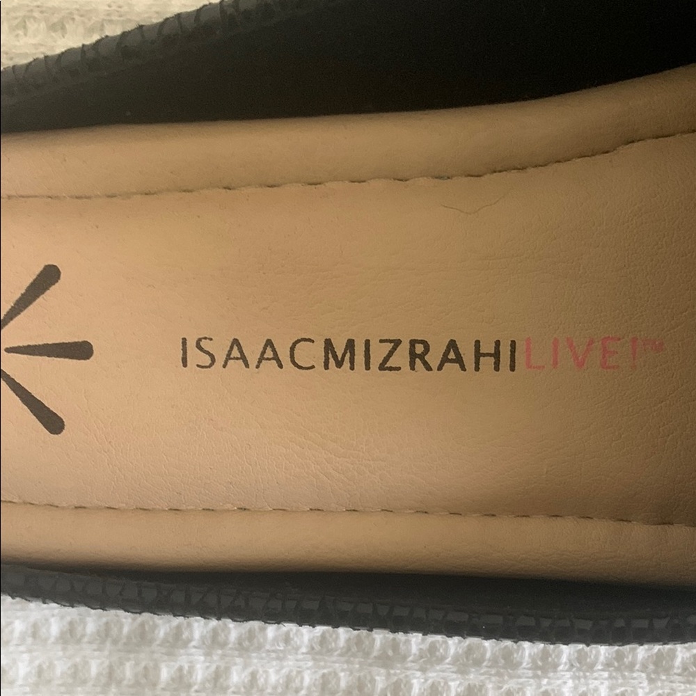NWOT Isaac Mizrahi Black Flats with Textured Leather. - Picture 2 of 7